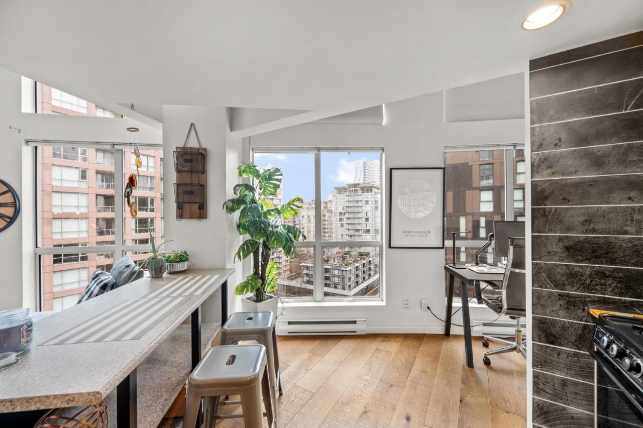 Rare Find Loft With Full Kitchen At Heart Of Downtown Lejlighed Vancouver Eksteriør billede